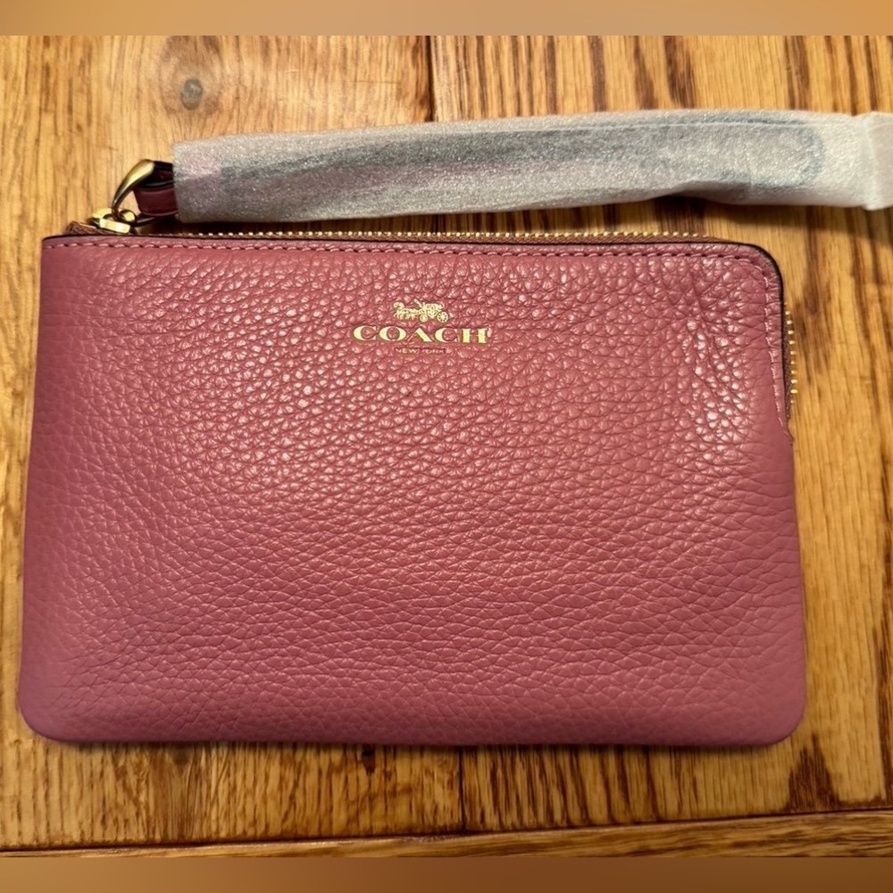 COACH CORNER ZIP WRISTLET
